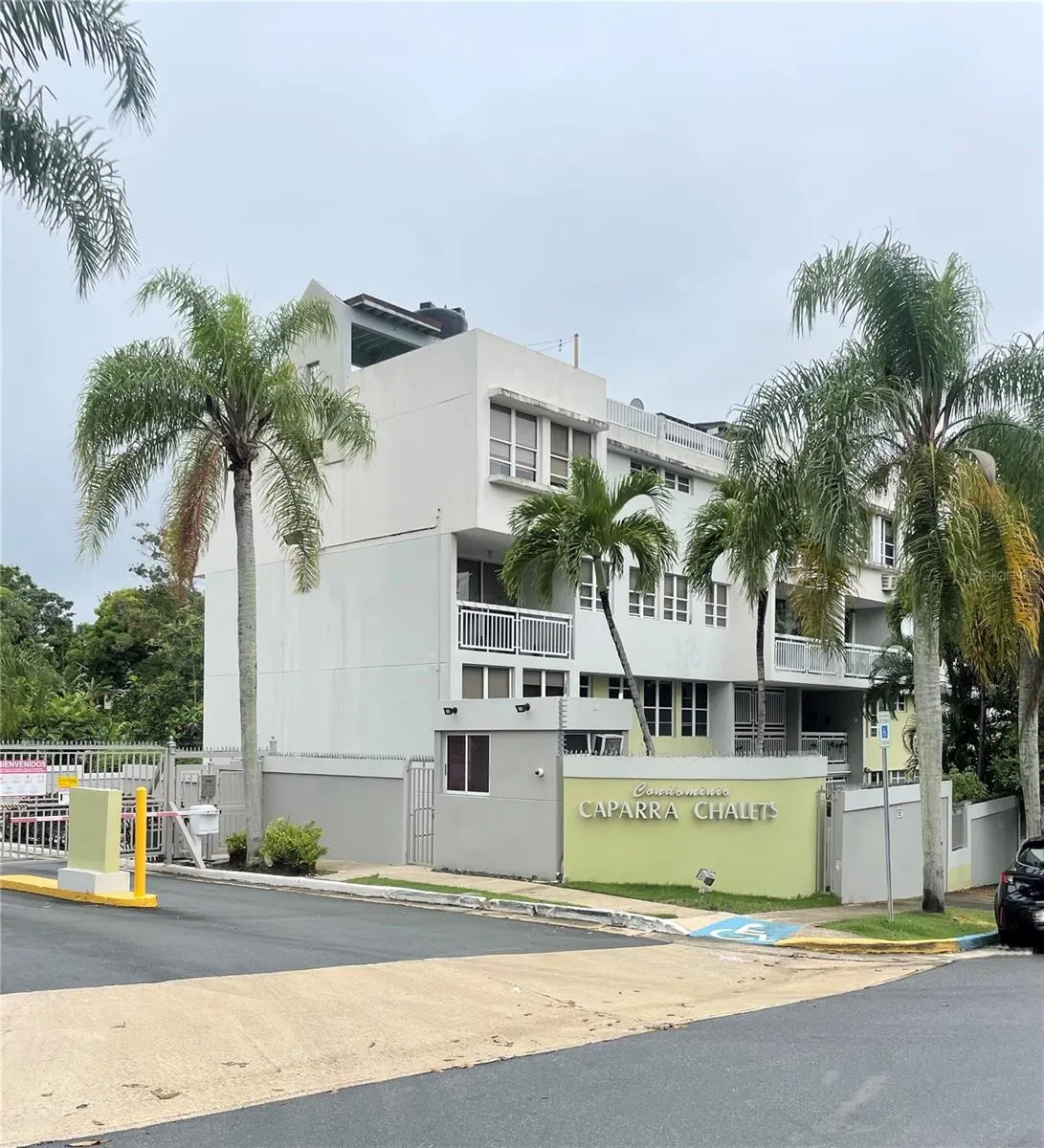 Cond. Caparra Chalets 49 CALLE 8, Guaynabo, Puerto Rico 00966, 3 Bedrooms Bedrooms, ,3 BathroomsBathrooms,Residential Lease,For Rent,CAPARRA CHALETS,49 CALLE 8,PR9105643